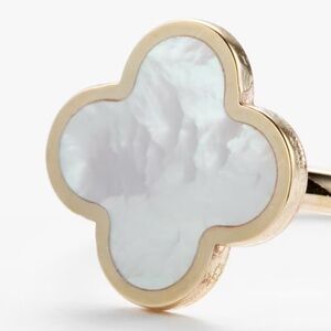 House of Harlow 1960 Mother of Pearl Four Leaf Clover Ring